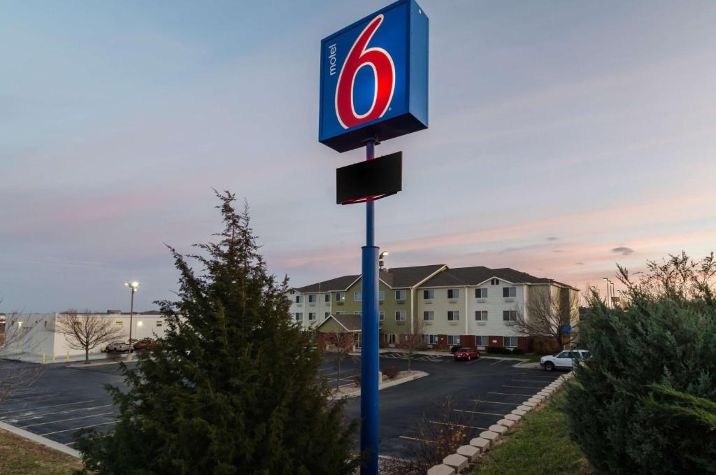 Motel 6-Lincoln NE Main image 1